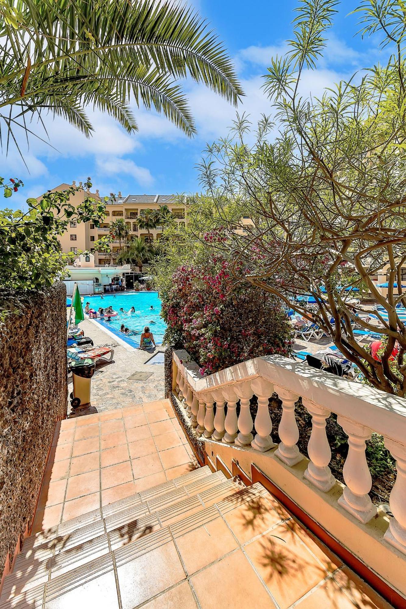 Cozy 2 Bedroom Apartment With Pool View And 2 Bathrooms In Los Cristianos Los Cristianos  Exterior photo